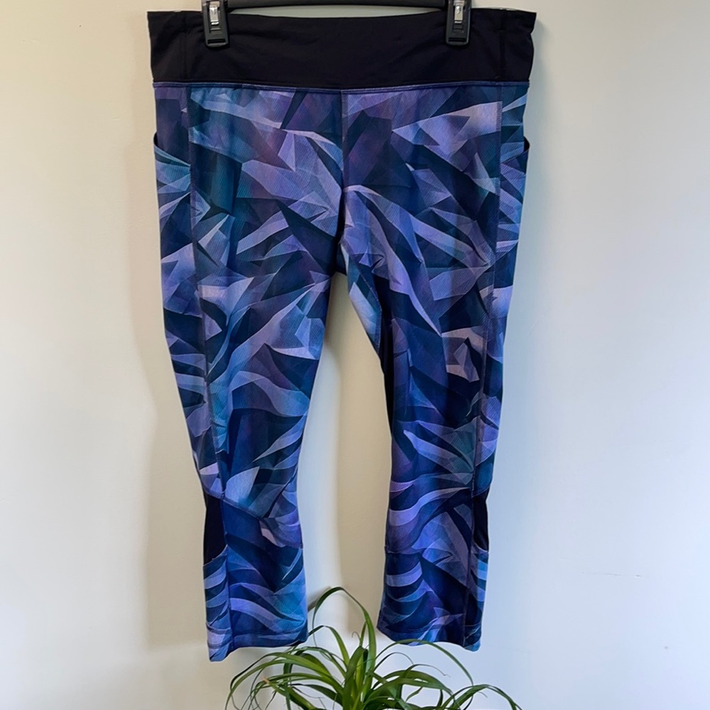 Lululemon. Pace Rival Crop. Pretty Prism Multi.